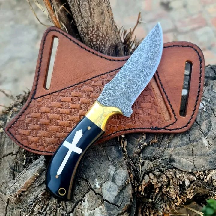 Custom Made Damascus Steel Cowboy knife with handmade leather sheath bull horn handle image 0