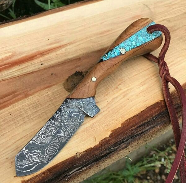 Damascus Cowboy hunting knife olive wood handle with pancake Sheath.